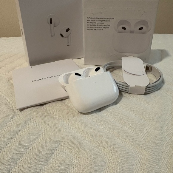 Apple AirPods with MagSafe Case - White